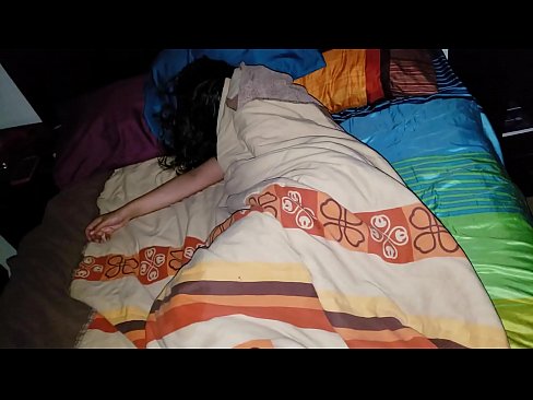 ❤️ सौतेनी आमा सुतेको बेला आफ्नी जवान सौतेनी आमालाई पिट्दै। ☑  सेक्स  ❌❤